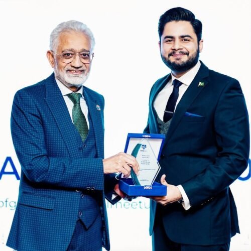 Bilal Amjad recieving recognition award from Health Minister Punjab